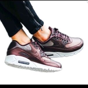 Nike Womens Air Max 90 Prem Metallic Mahogany Rare Fashion Retro Sneaker 8.5